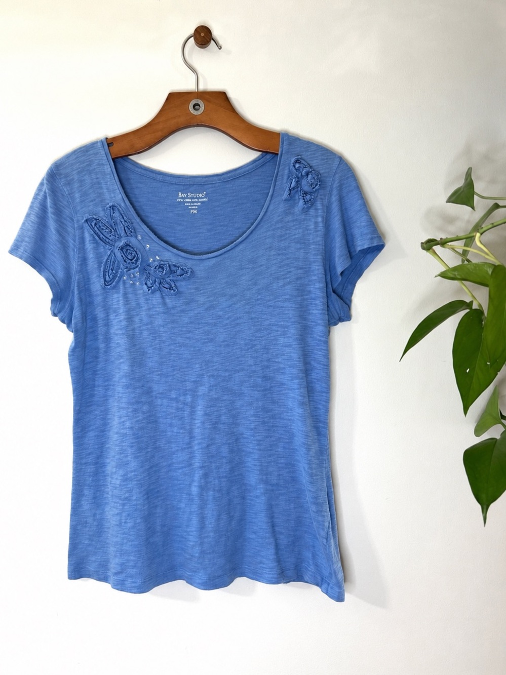 Bay Studio Blue Embellished Floral Scoop Neck Short Sleeve Top Petite Medium PM